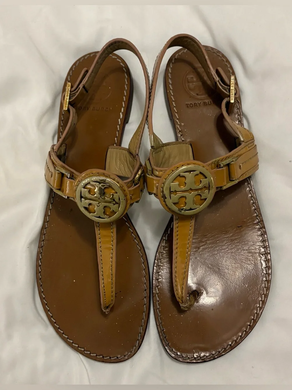 Tory Burch Cassia Women’s Yellow Gold  T Logo Leather Sandals Size 9